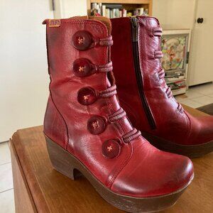 Red Jafa Button Boots, Size 37/7, Leather, New